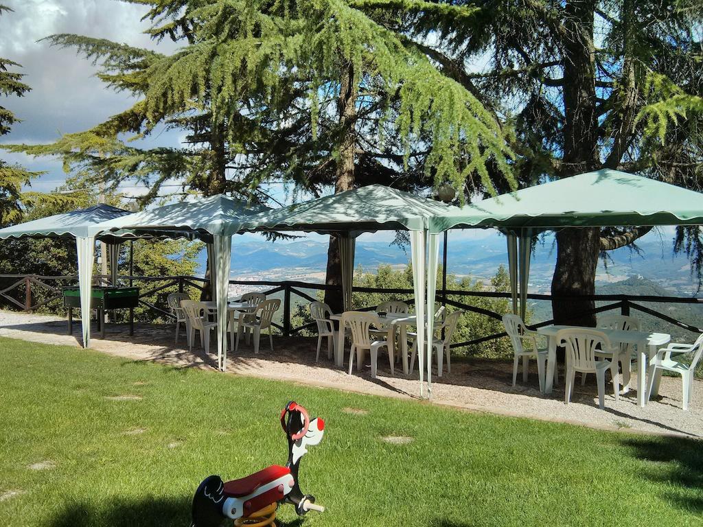 Agriturismo Monte Acuto อุมแบร์ทิเดอ ห้อง รูปภาพ