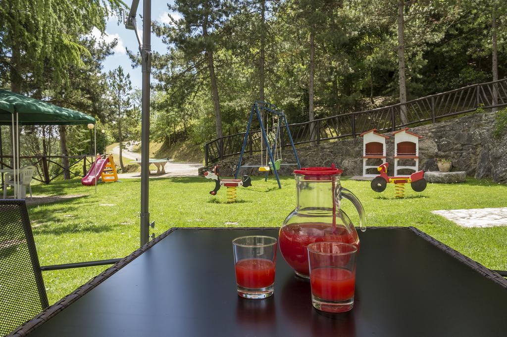 Agriturismo Monte Acuto อุมแบร์ทิเดอ ภายนอก รูปภาพ