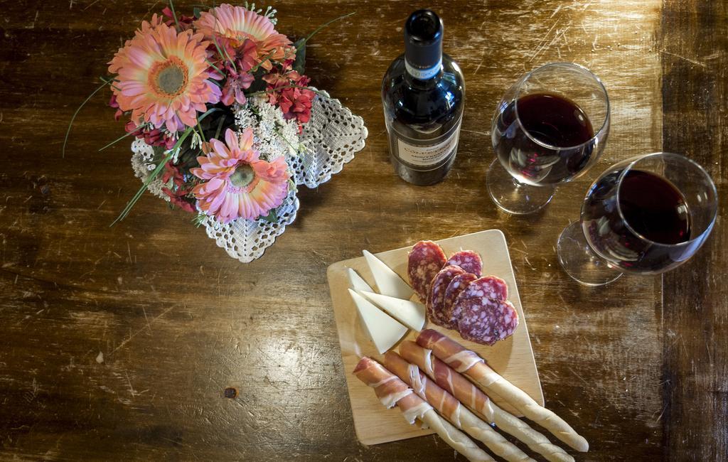 Agriturismo Monte Acuto อุมแบร์ทิเดอ ภายนอก รูปภาพ