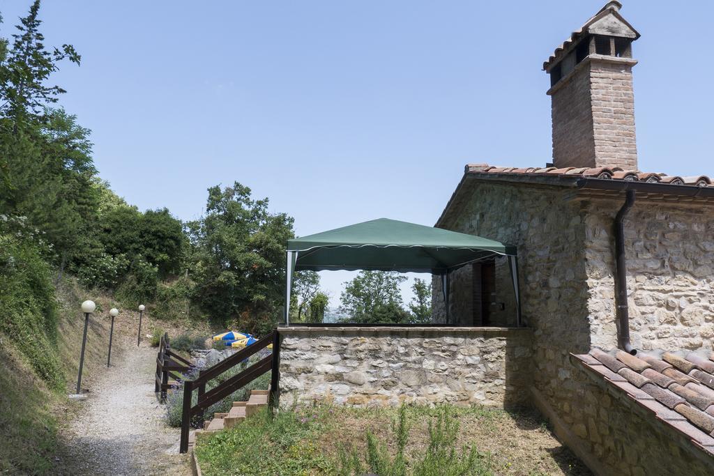 Agriturismo Monte Acuto อุมแบร์ทิเดอ ห้อง รูปภาพ