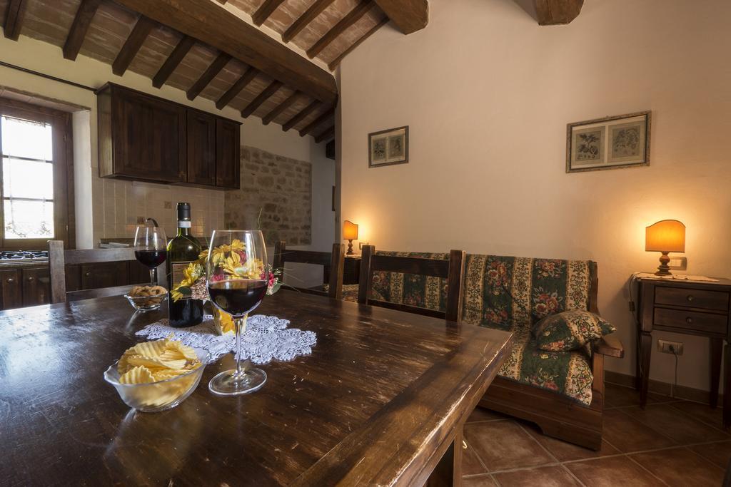 Agriturismo Monte Acuto อุมแบร์ทิเดอ ห้อง รูปภาพ