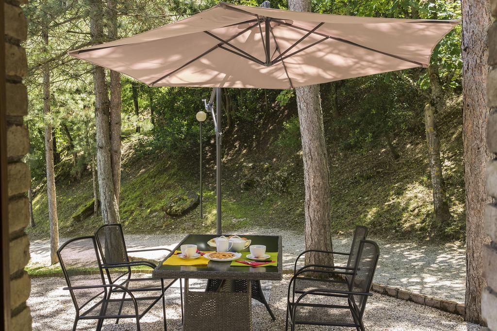 Agriturismo Monte Acuto อุมแบร์ทิเดอ ห้อง รูปภาพ