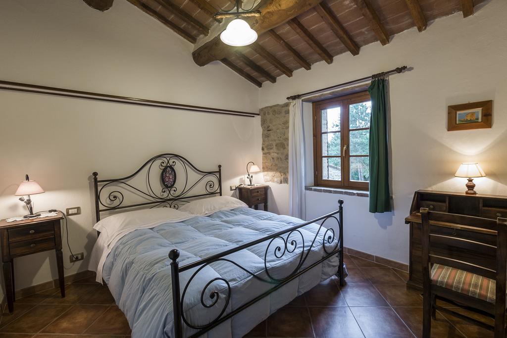 Agriturismo Monte Acuto อุมแบร์ทิเดอ ห้อง รูปภาพ