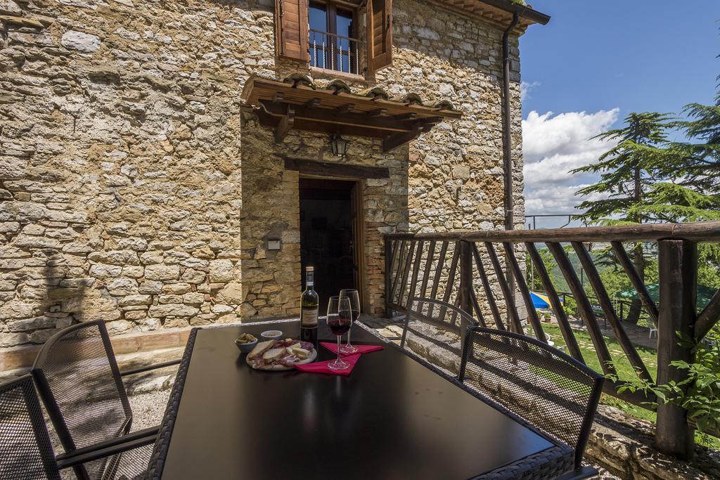 Agriturismo Monte Acuto อุมแบร์ทิเดอ ห้อง รูปภาพ
