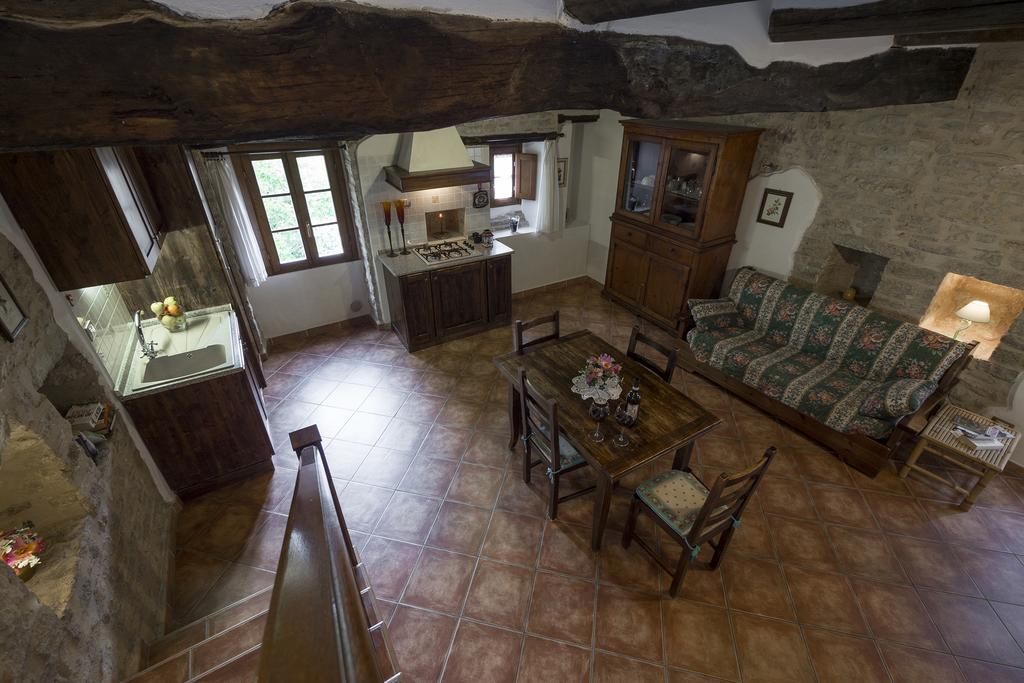 Agriturismo Monte Acuto อุมแบร์ทิเดอ ห้อง รูปภาพ