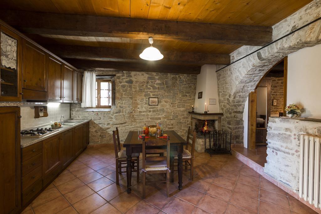 Agriturismo Monte Acuto อุมแบร์ทิเดอ ห้อง รูปภาพ