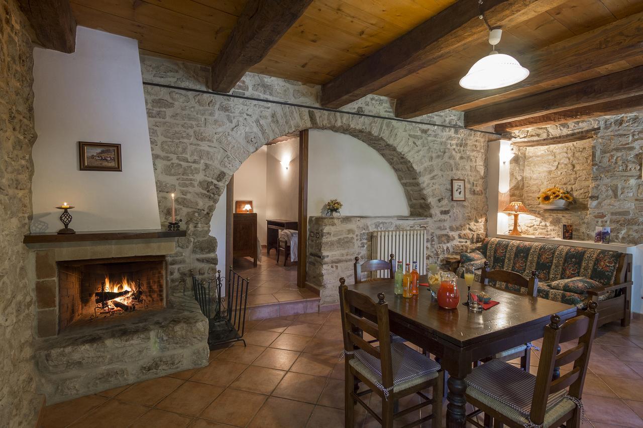 Agriturismo Monte Acuto อุมแบร์ทิเดอ ภายนอก รูปภาพ